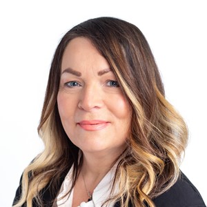 Claire
													Oaten